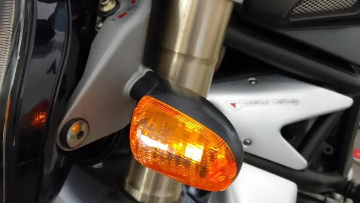 MV Agusta Brutale 750 S (2002 - 06)  (12)