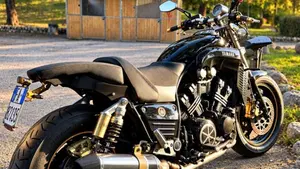 Yamaha V-Max 1200  (3)