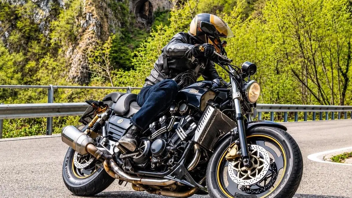 Yamaha V-Max 1200  (13)