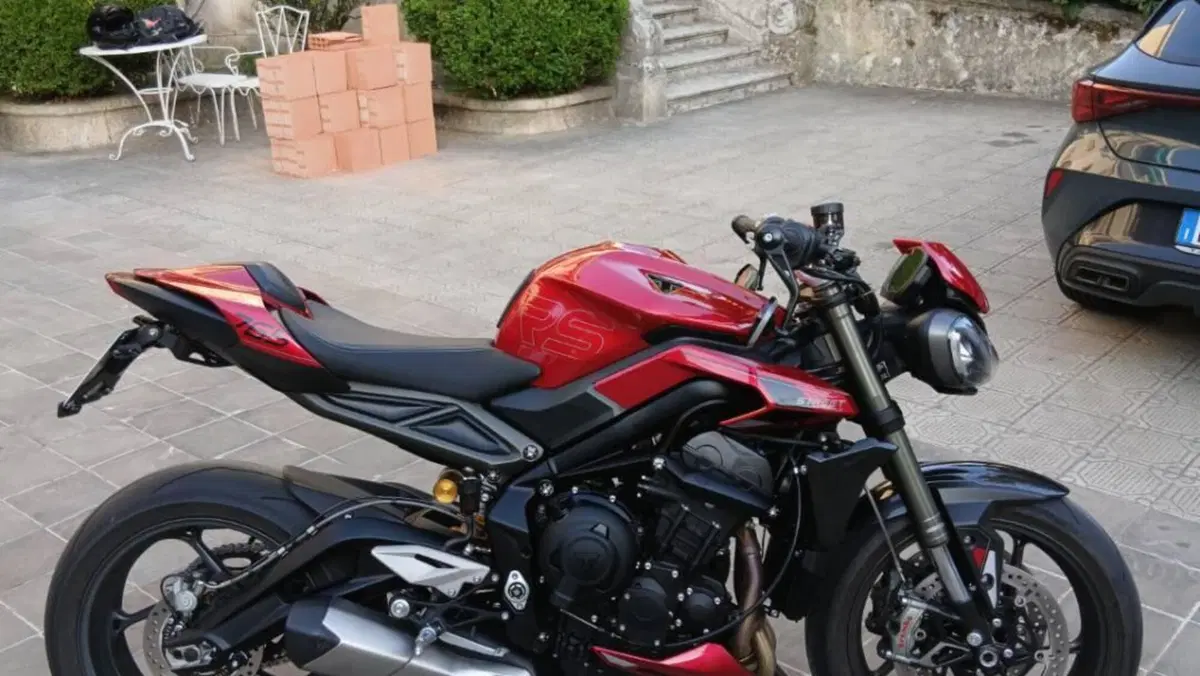 Triumph Street Triple 765 RS (2023 - 26)  (2)