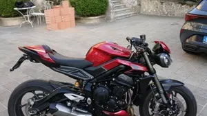 Triumph Street Triple 765 RS (2023 - 26)  (2)