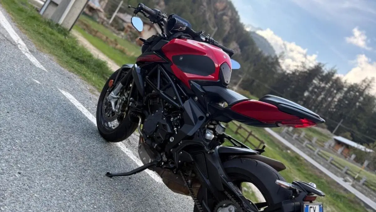MV Agusta Brutale 800 Rosso (2021 - 23)  (2)