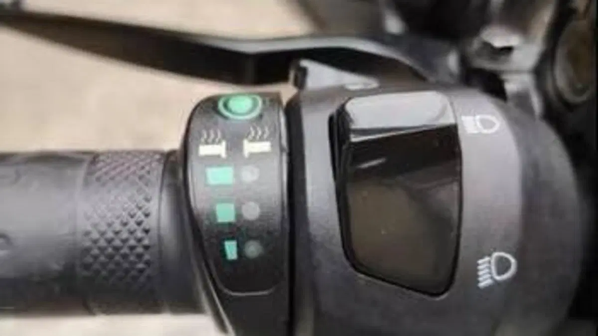 Yamaha X-Max 400 ABS (2013 - 16)  (6)