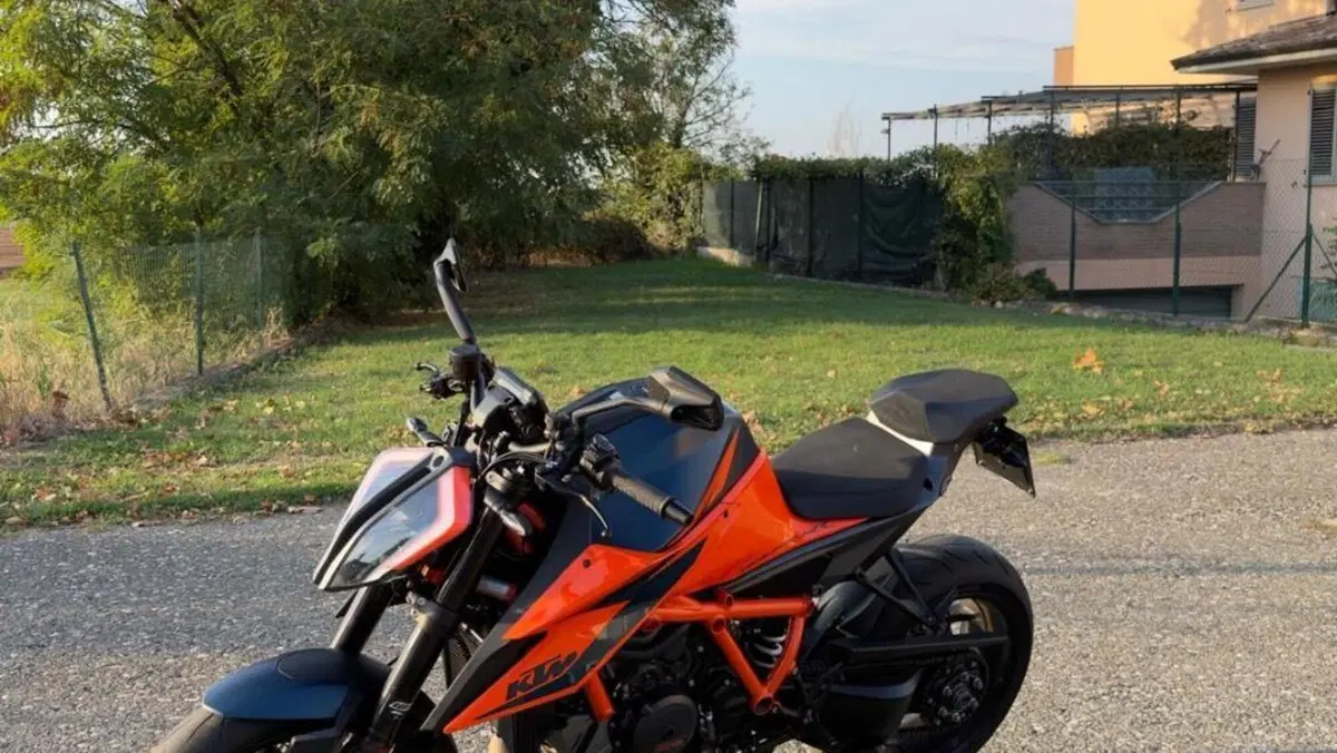 KTM 1290 Super Duke R (2020)  (2)