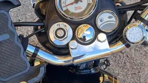 Royal Enfield Classic 500 EFI - Chrome (2017 - 20)  (3)