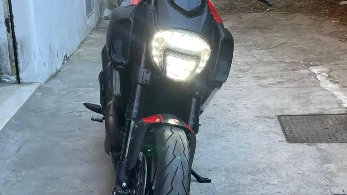 Ducati Diavel 1200 Carbon (2017 - 18)  (11)