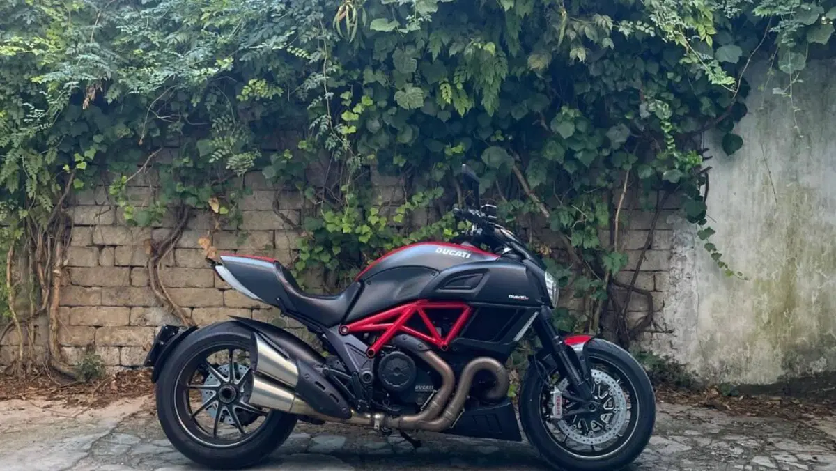 Ducati Diavel 1200 Carbon (2017 - 18) 
