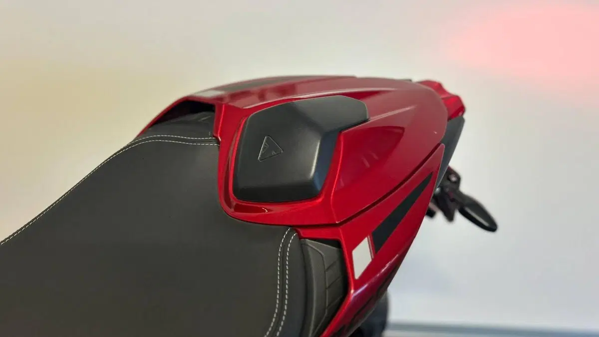 Triumph Street Triple 765 RS (2023 - 26)  (8)