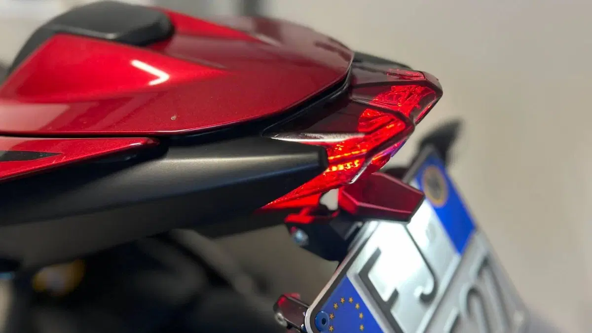 Triumph Street Triple 765 RS (2023 - 26)  (9)