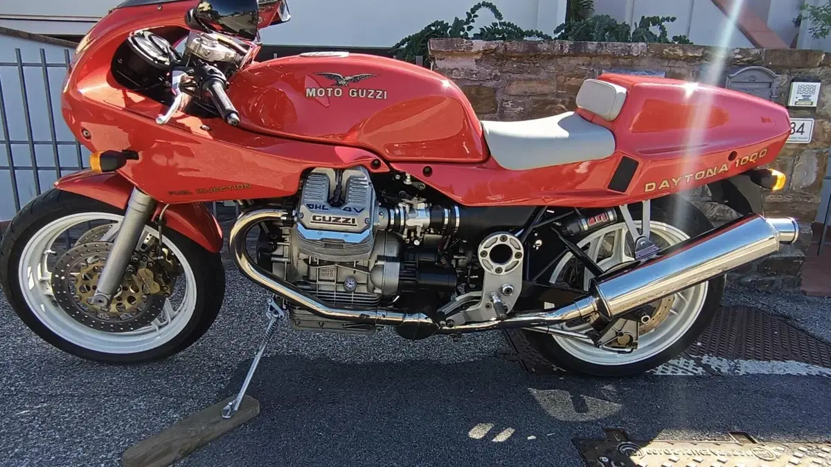Moto Guzzi   (2)