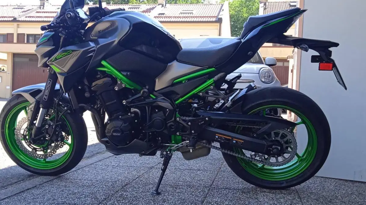 Kawasaki Z 900 (2021 - 24)  (2)