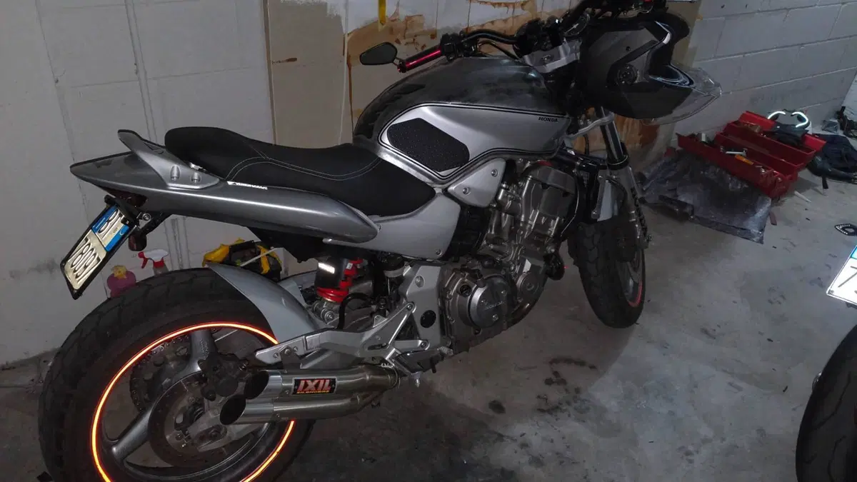 Honda Hornet 900  (12)