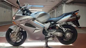 Honda VFR 800 (2002 - 05)  (3)