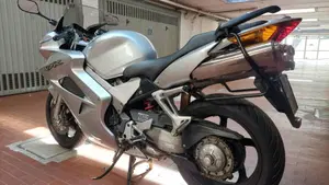 Honda VFR 800 (2002 - 05)  (5)