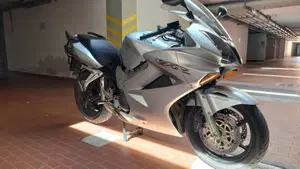 Honda VFR 800 (2002 - 05)  (7)