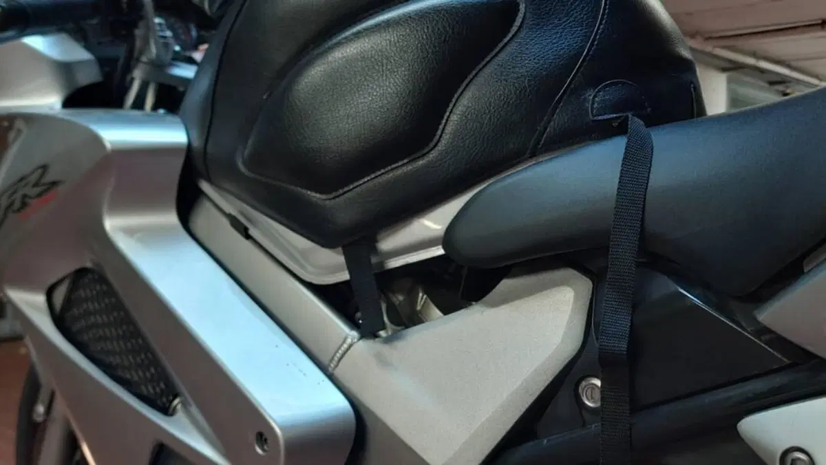 Honda VFR 800 (2002 - 05)  (10)