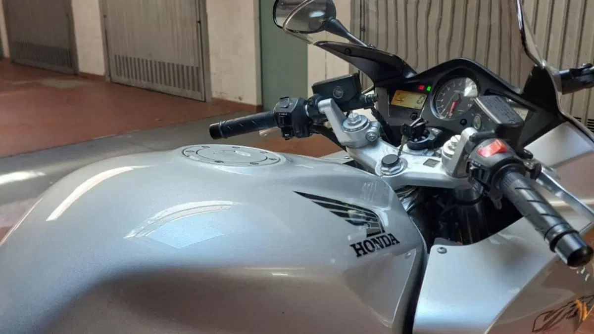 Honda VFR 800 (2002 - 05)  (11)