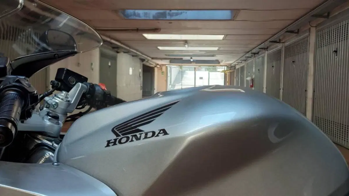 Honda VFR 800 (2002 - 05)  (12)