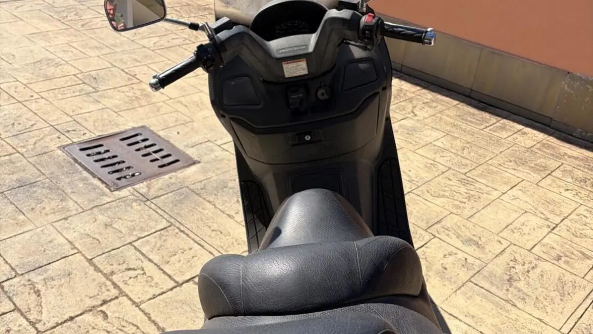 Suzuki Burgman AN 400 (2001 - 02)  (3)