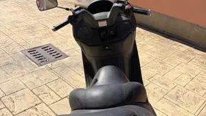 Suzuki Burgman AN 400 (2001 - 02)  (3)