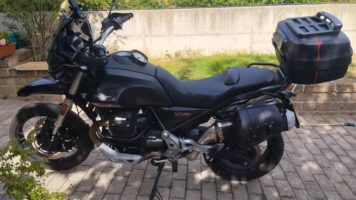 Moto Guzzi V85 TT Travel (2021 - 23)  (2)