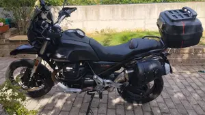 Moto Guzzi V85 TT Travel (2021 - 23)  (2)