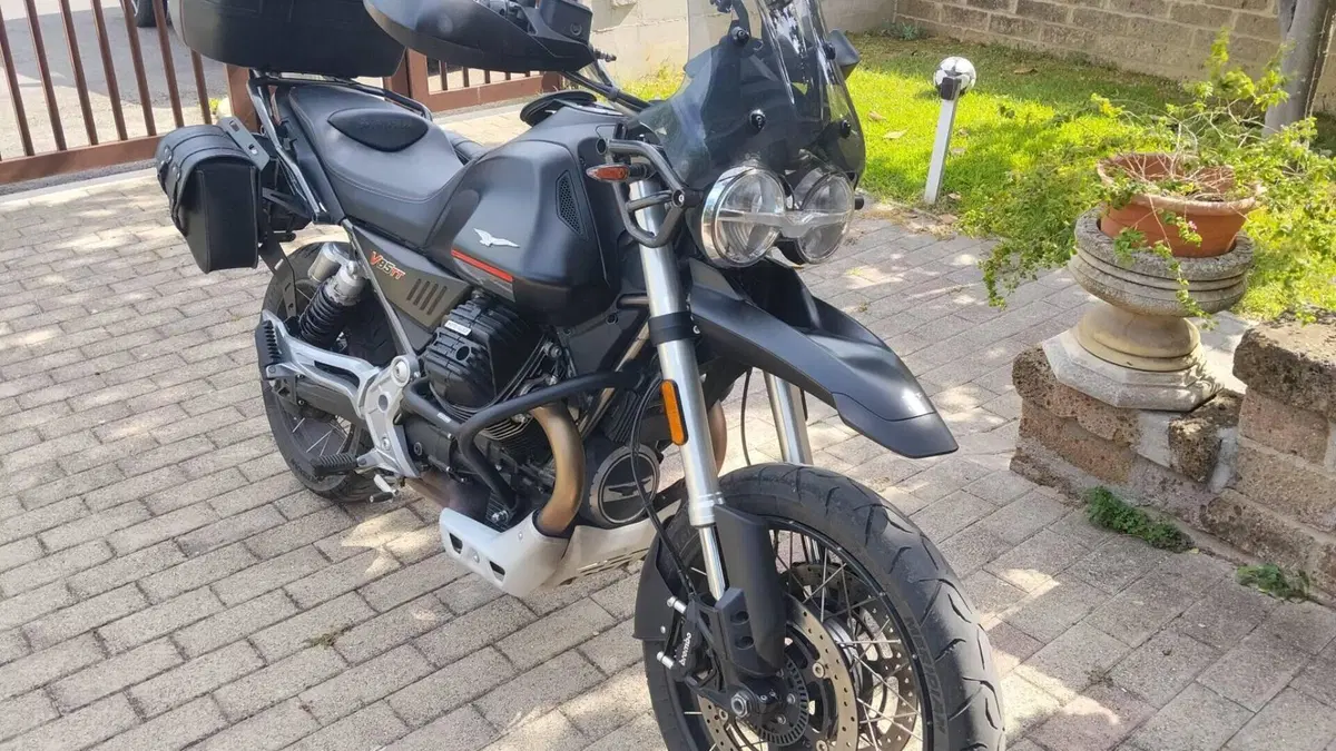 Moto Guzzi V85 TT Travel (2021 - 23)  (3)