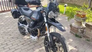 Moto Guzzi V85 TT Travel (2021 - 23)  (3)