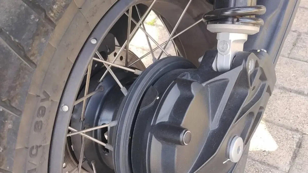 Moto Guzzi V85 TT Travel (2021 - 23)  (5)