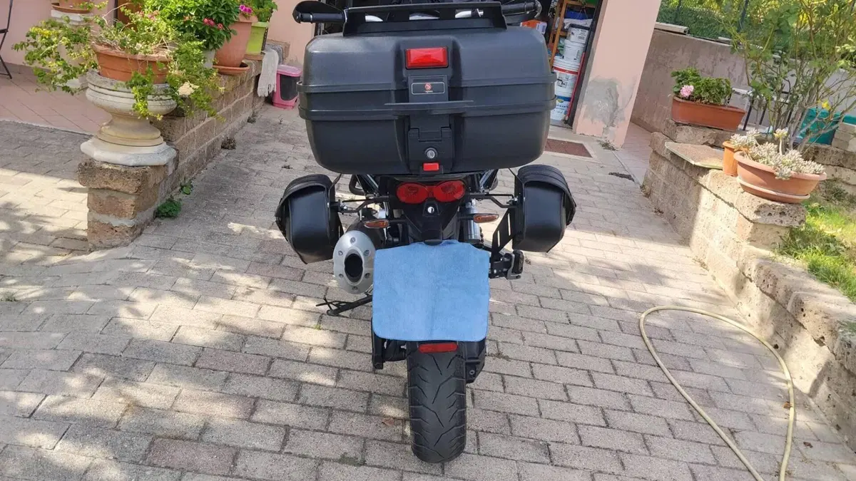 Moto Guzzi V85 TT Travel (2021 - 23)  (6)