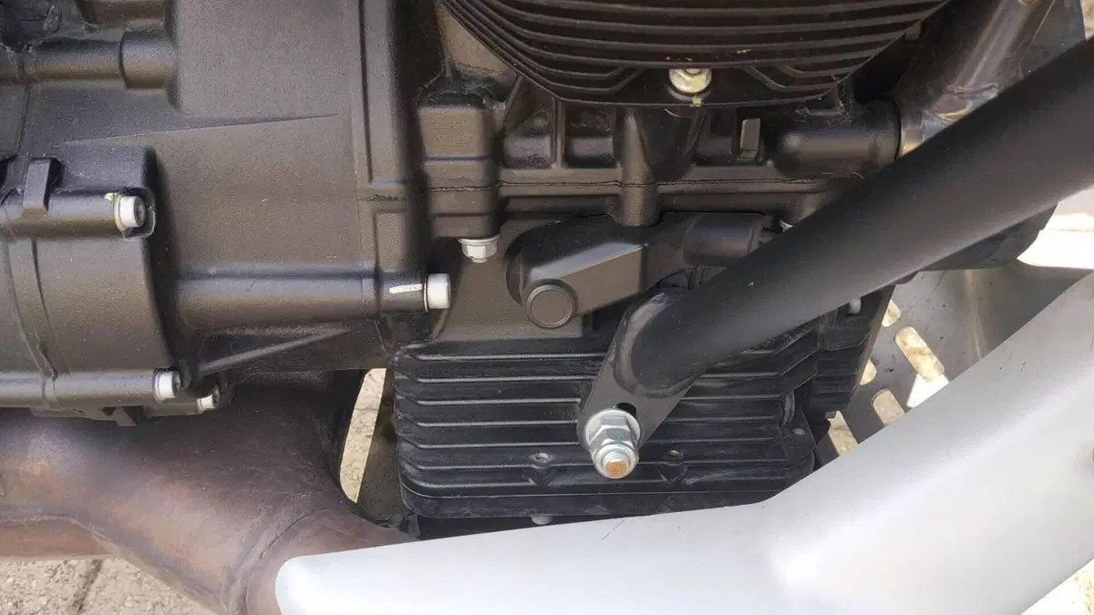 Moto Guzzi V85 TT Travel (2021 - 23)  (8)