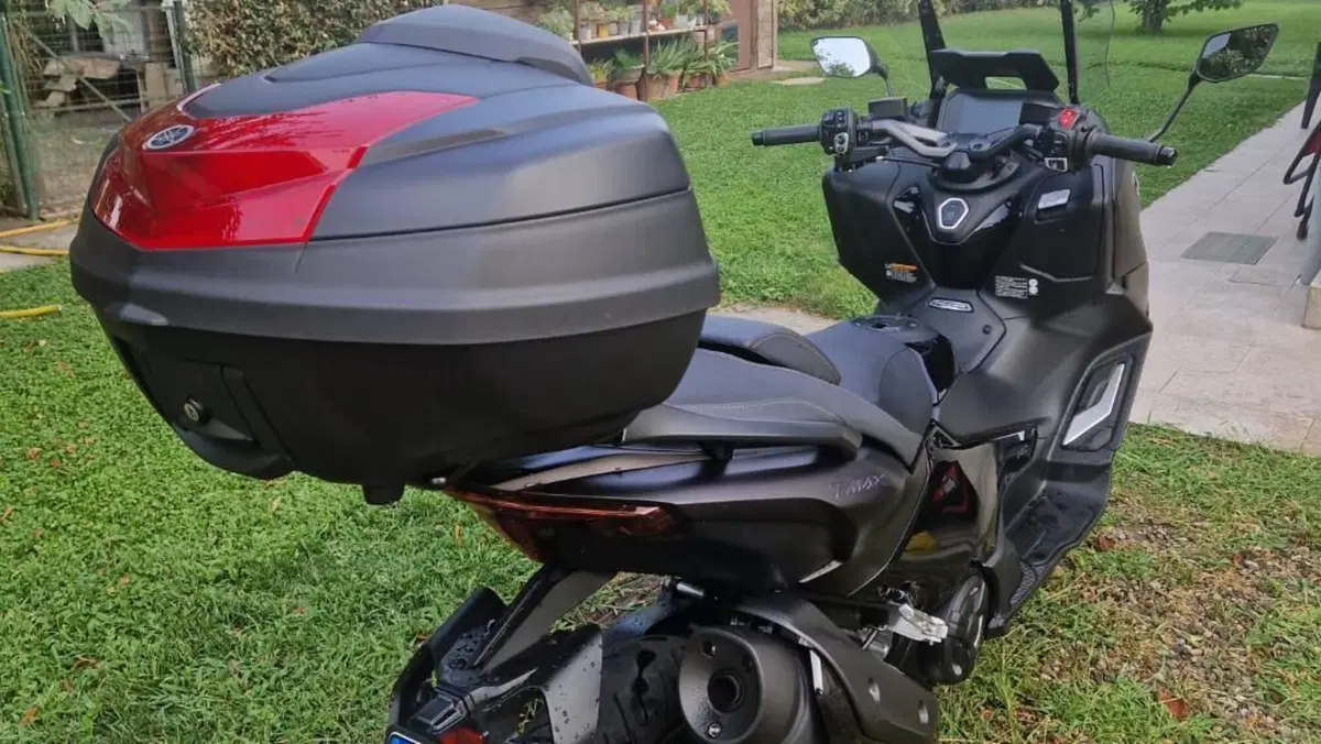 Yamaha T-Max 560 Tech Max (2022 - 24)  (4)