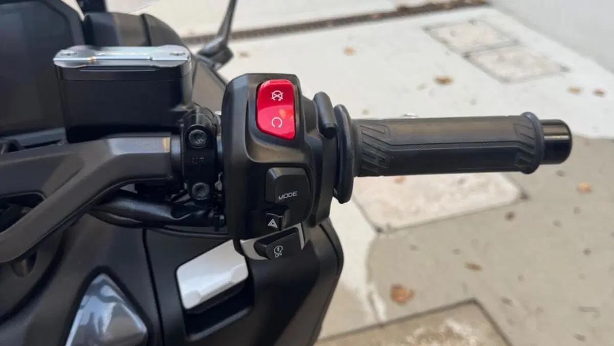 Yamaha T-Max 560 Tech Max (2022 - 24)  (9)