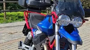Moto Guzzi V85 TT Evocative Graphics (2021 - 23)  (4)