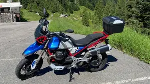 Moto Guzzi V85 TT Evocative Graphics (2021 - 23)  (5)