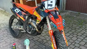 KTM 250 SX-F (2023)  (2)