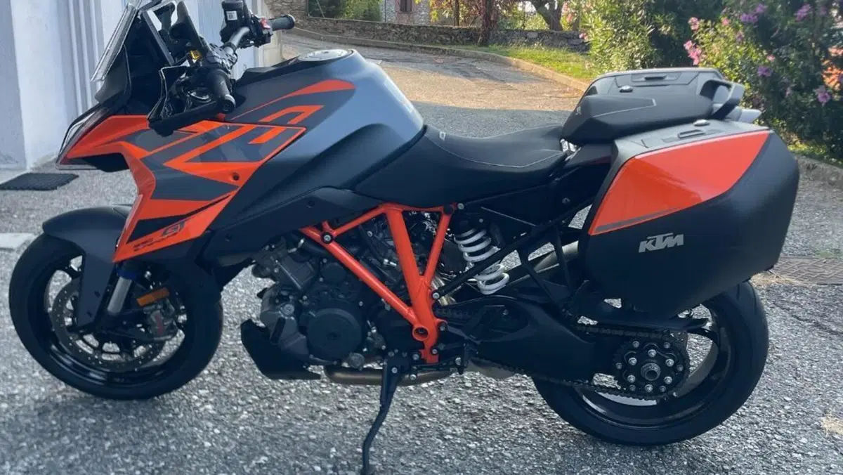 KTM 1290 Super Duke GT (2021 - 25)  (2)