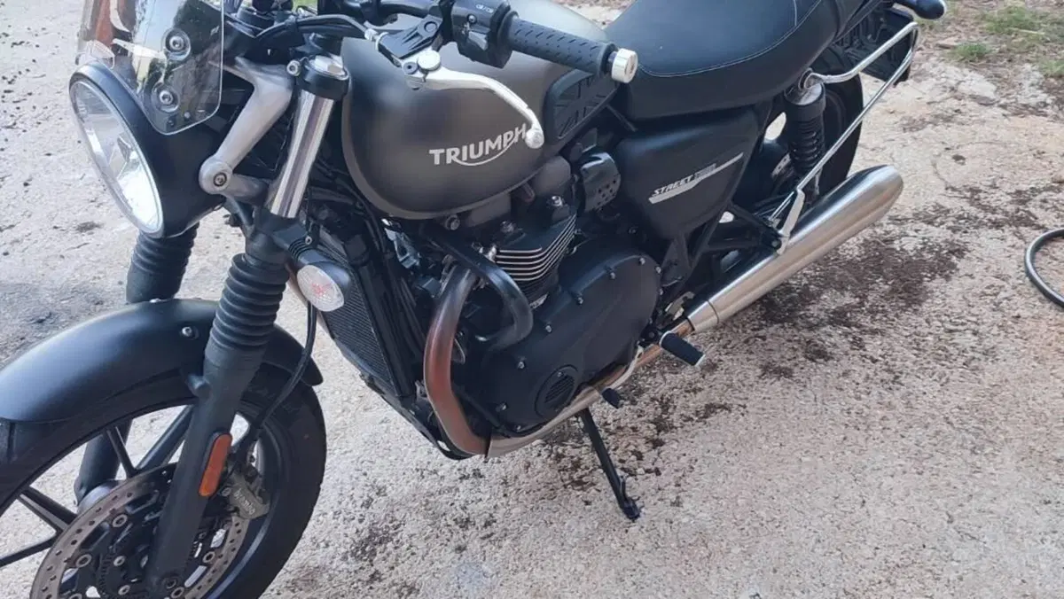 Triumph Street Twin 900 (2019 - 20)  (2)