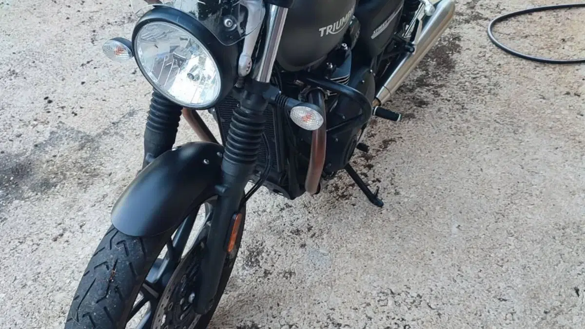 Triumph Street Twin 900 (2019 - 20)  (4)