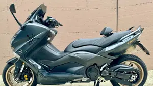 Yamaha T-Max 530 Iron Max ABS (2014 - 17)  (2)