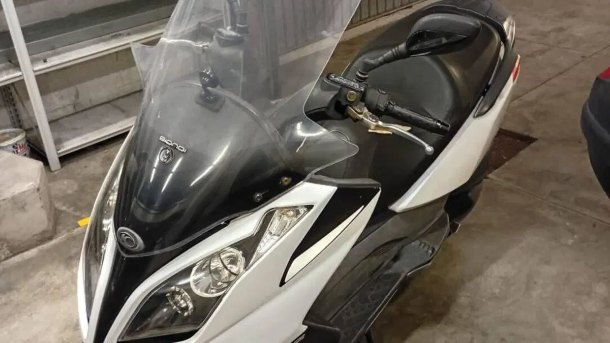 Kymco Downtown 300i (2009 - 17)  (4)