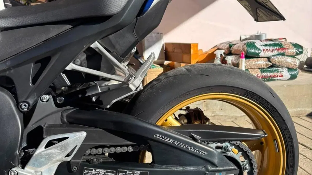 Honda CBR 1000 RR C- ABS (2009 - 11)  (2)