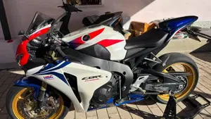 Honda CBR 1000 RR C- ABS (2009 - 11)  (6)