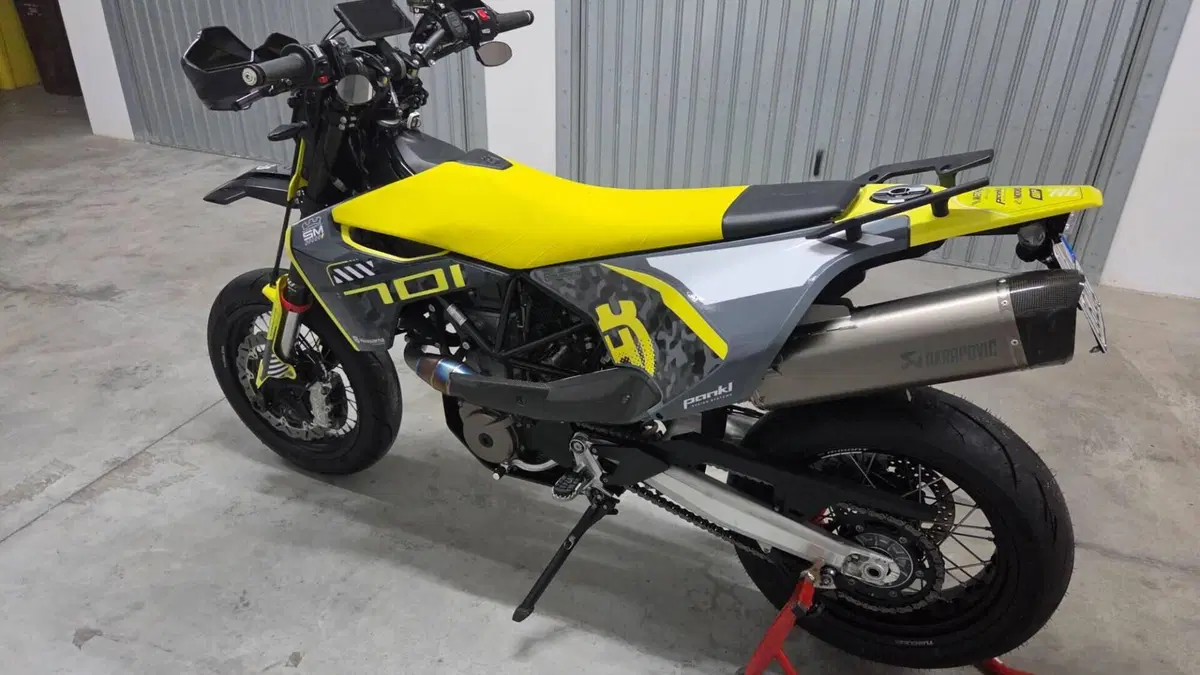 Husqvarna 701 Supermoto (2023 - 25)  (2)