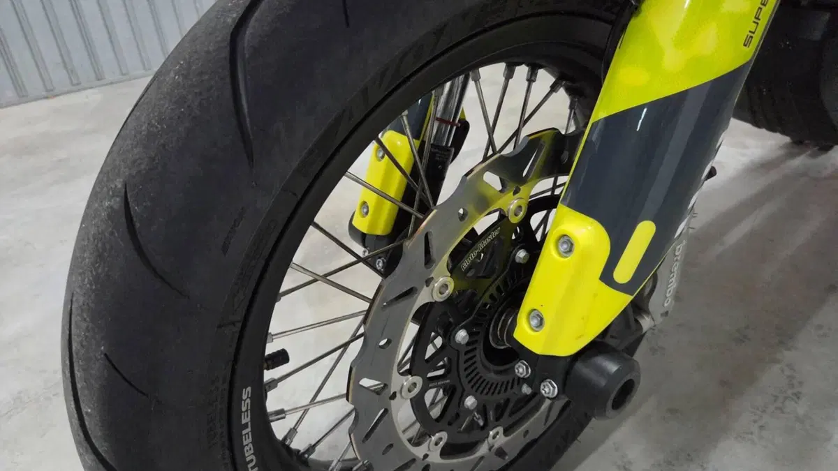 Husqvarna 701 Supermoto (2023 - 25)  (7)
