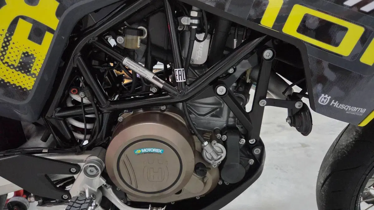 Husqvarna 701 Supermoto (2023 - 25)  (8)