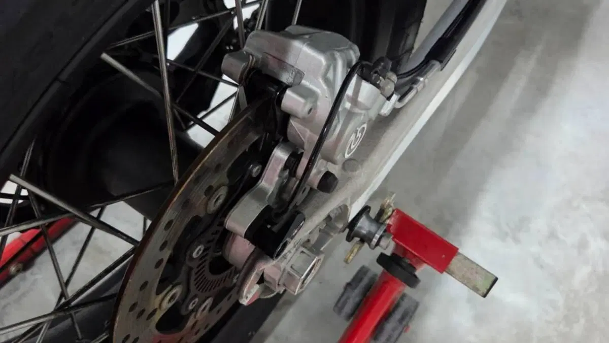 Husqvarna 701 Supermoto (2023 - 25)  (11)
