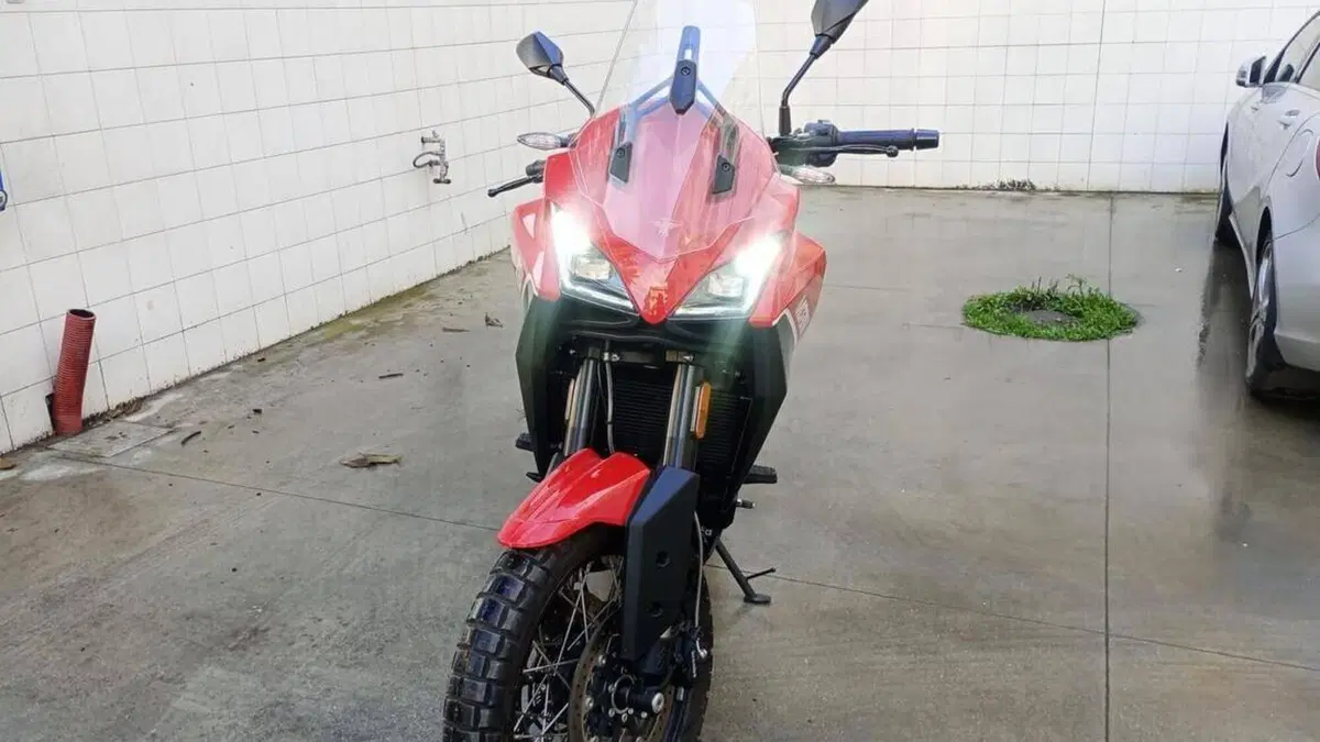 Moto Morini X-Cape 650 Gold Wheels Edition (2022 - 26) 