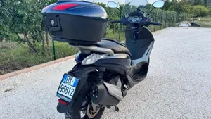 Piaggio Beverly 350 SportTouring ie (2011 - 15)  (4)