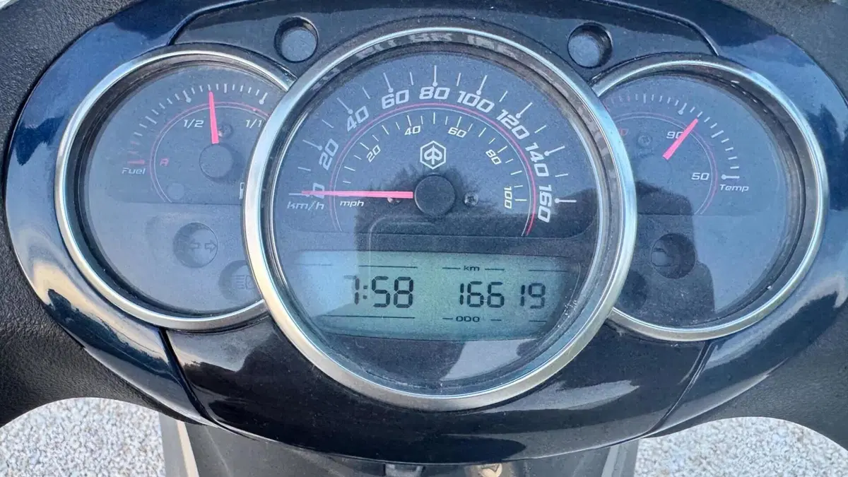 Piaggio Beverly 350 SportTouring ie (2011 - 15)  (15)